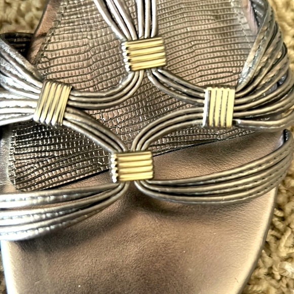 MICHELLE D. Silver Strappy SANDALS💝Pretty & Dressy Size 9 Comes w/Original Box - Picture 4 of 15